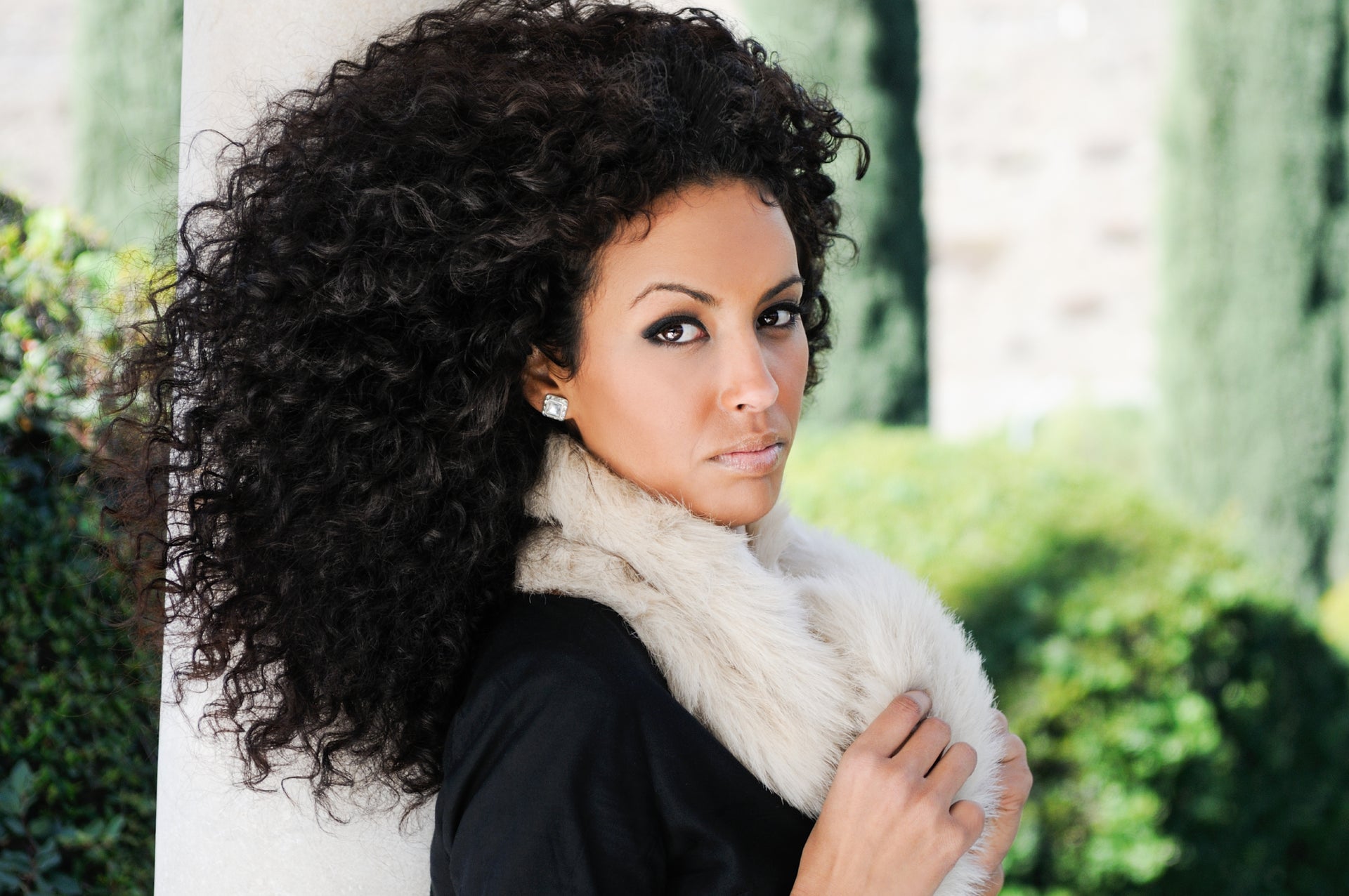 Woman with curly hair 